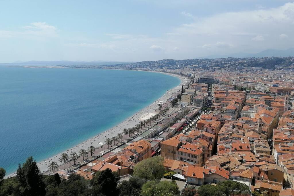 Private Room In Shared Apartment In The Center Of Nice Exterior photo